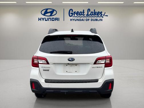 Crystal White Pearl 2018 Subaru Outback 2.5i Premium