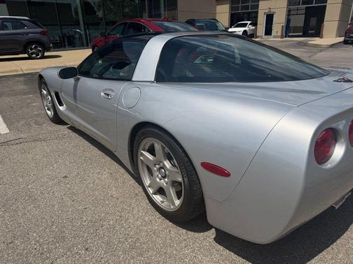 Sebring Silver Metallic 1998 Chevrolet Corvette Base