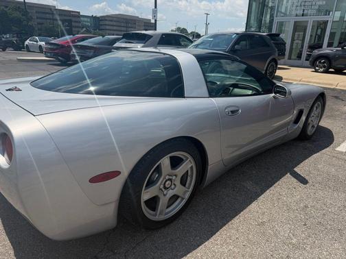Sebring Silver Metallic 1998 Chevrolet Corvette Base