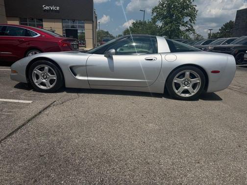 Sebring Silver Metallic 1998 Chevrolet Corvette Base