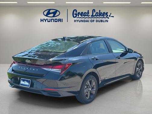 Phantom Black 2022 Hyundai ELANTRA SEL