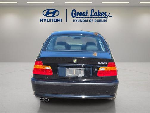 2004 BMW 330 330i