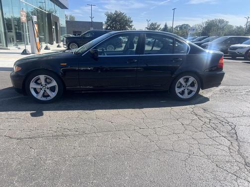 2004 BMW 330 330i