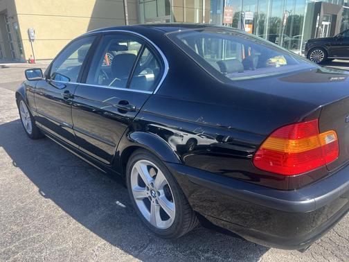 2004 BMW 330 330i