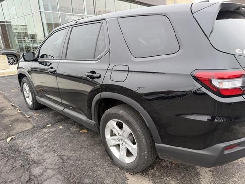 2023 Honda Pilot AWD LX
