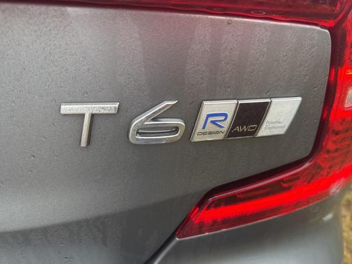 2019 Volvo S60 T6 R-Design