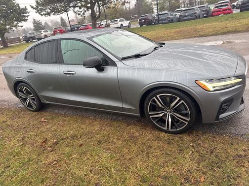 2019 Volvo S60 T6 R-Design
