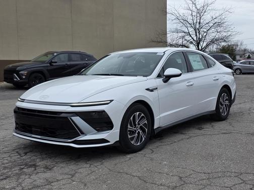 2026 Hyundai SONATA Hybrid Base