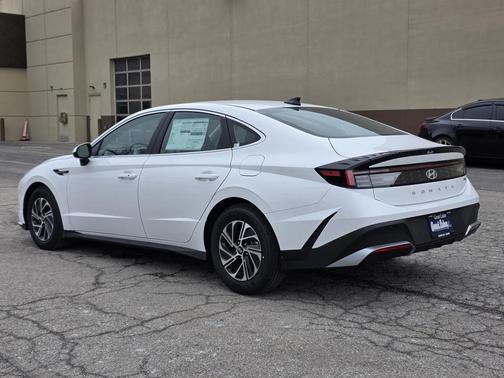 2026 Hyundai SONATA Hybrid Base