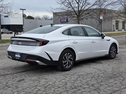 2026 Hyundai SONATA Hybrid Base