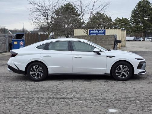 2026 Hyundai SONATA Hybrid Base