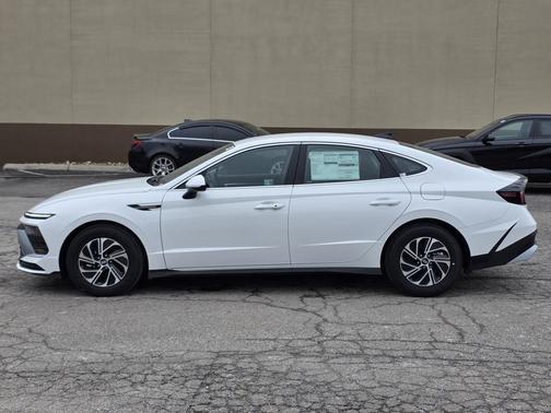 2026 Hyundai SONATA Hybrid Base