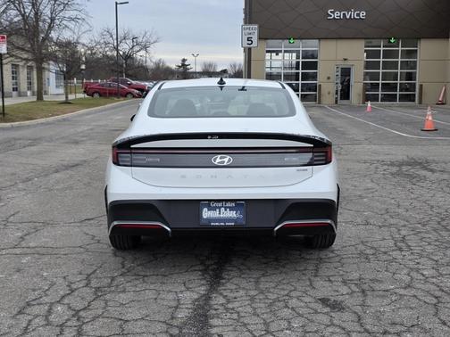 2026 Hyundai SONATA Hybrid Base
