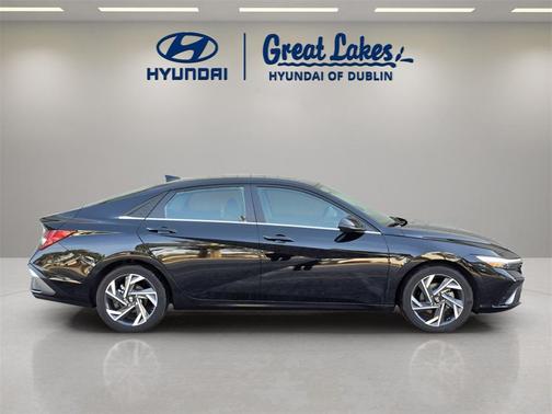 2025 Hyundai ELANTRA Limited