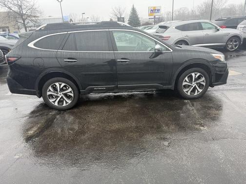 2022 Subaru Outback Touring XT