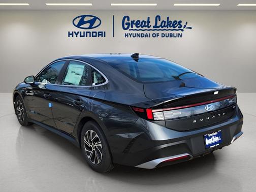 2026 Hyundai SONATA Hybrid Base
