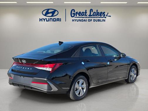 Abyss Black 2026 Hyundai ELANTRA SE