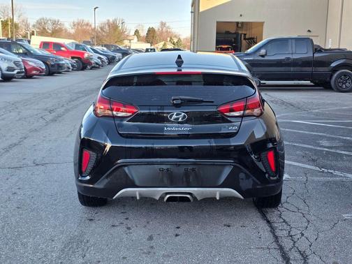 2019 Hyundai Veloster 2