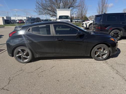2019 Hyundai Veloster 2