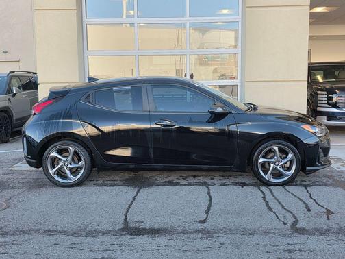 2019 Hyundai Veloster 2