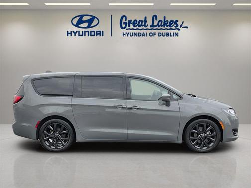 2020 Chrysler Pacifica Touring