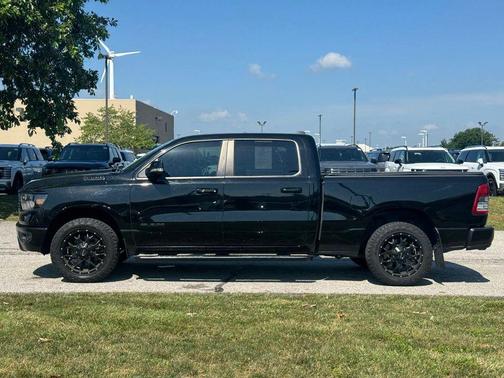 Diamond Black Crystal Pearlcoat 2021 RAM 1500 Big Horn/Lone Star