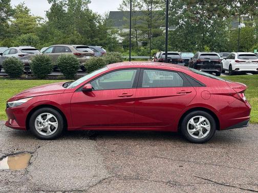 Ultimate Red 2023 Hyundai ELANTRA SE