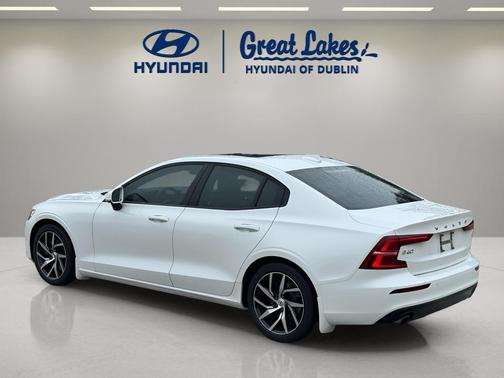 2020 Volvo S60 T5 Momentum