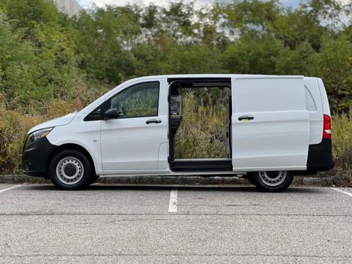 2021 Mercedes-Benz Metris Base