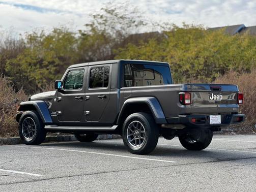 2022 Jeep Gladiator Overland