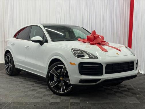 Carrara White Metallic 2022 Porsche Cayenne Platinum Edition