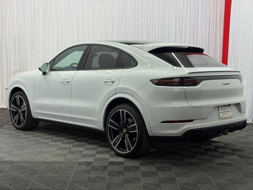 Carrara White Metallic 2022 Porsche Cayenne Platinum Edition