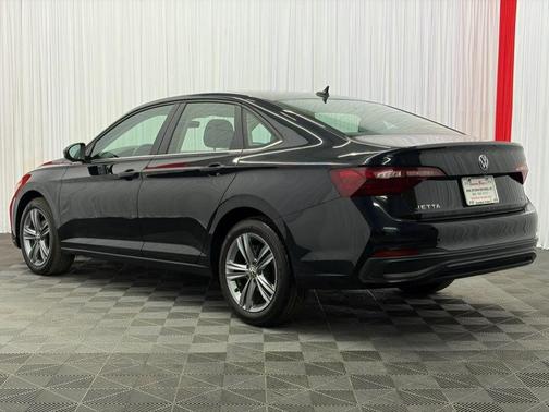 Deep Black Pearl 2024 Volkswagen Jetta 1.5T SE