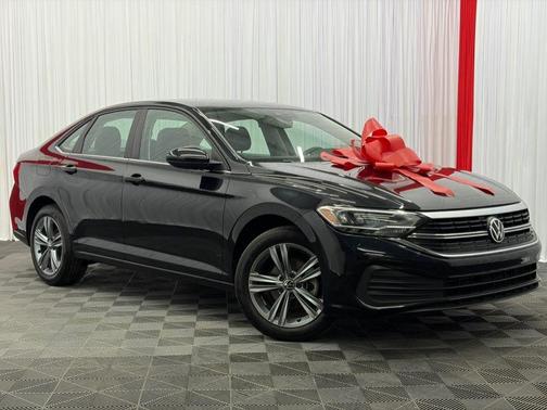 Deep Black Pearl 2024 Volkswagen Jetta 1.5T SE