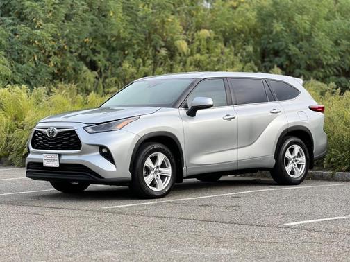 2022 Toyota Highlander LE