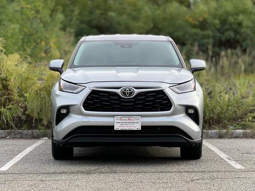 2022 Toyota Highlander LE