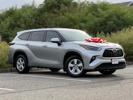 2022 Toyota Highlander LE