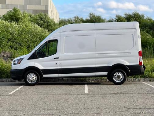 2022 Ford Transit-250 Base