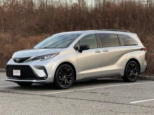2021 Toyota Sienna XSE 7 Passenger