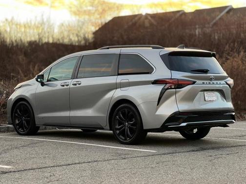 2021 Toyota Sienna XSE 7 Passenger
