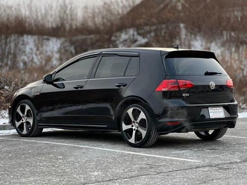2016 Volkswagen Golf GTI 2.0T SE 4-Door