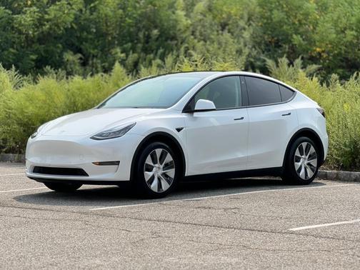 2022 Tesla Model Y Long Range Dual Motor All-Wheel Drive