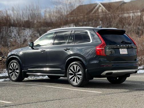 2021 Volvo XC90 T5 Momentum