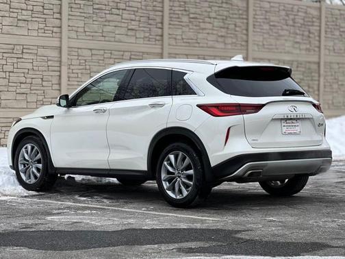 2022 INFINITI QX50 LUXE AWD