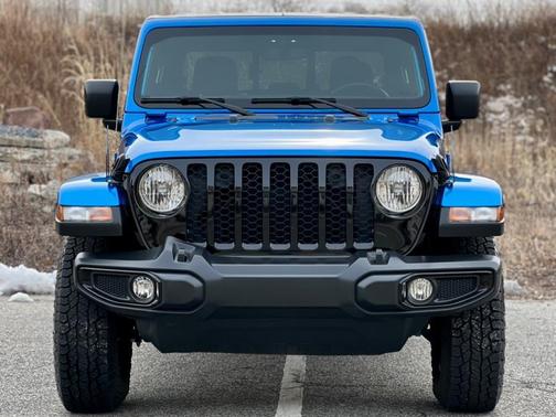 2021 Jeep Gladiator Willys 4x4