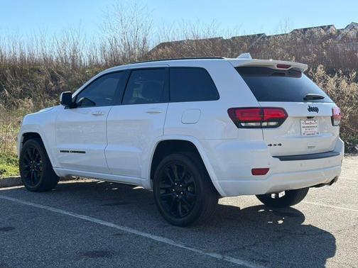 Bright White Clearcoat 2018 Jeep Grand Cherokee Altitude