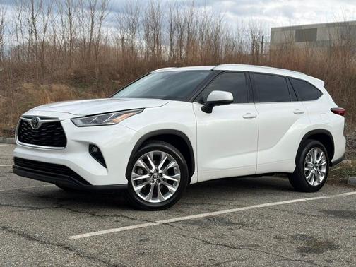 Wind Chill Pearl 2022 Toyota Highlander Limited