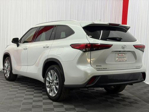 Wind Chill Pearl 2022 Toyota Highlander Limited