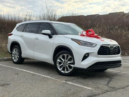 Wind Chill Pearl 2022 Toyota Highlander Limited