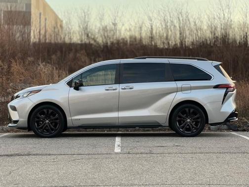 2021 Toyota Sienna XSE 7 Passenger